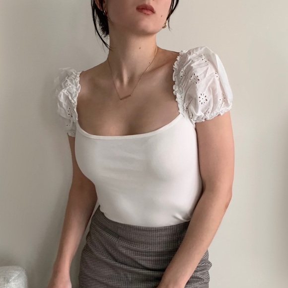 White Top with Lantern Sleeves - Picture 2 of 4
